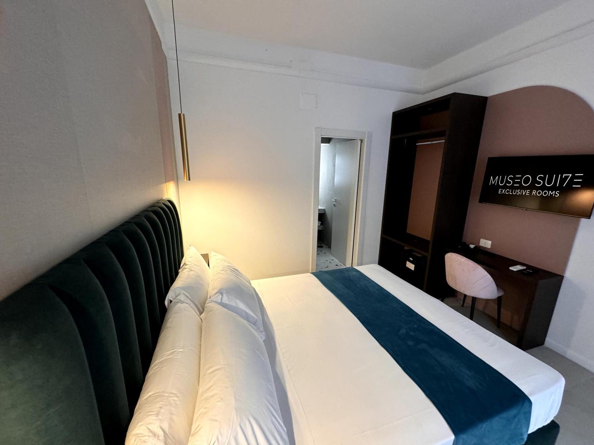 Hotiday Room Collection - Napoli Museo Suite Экстерьер фото