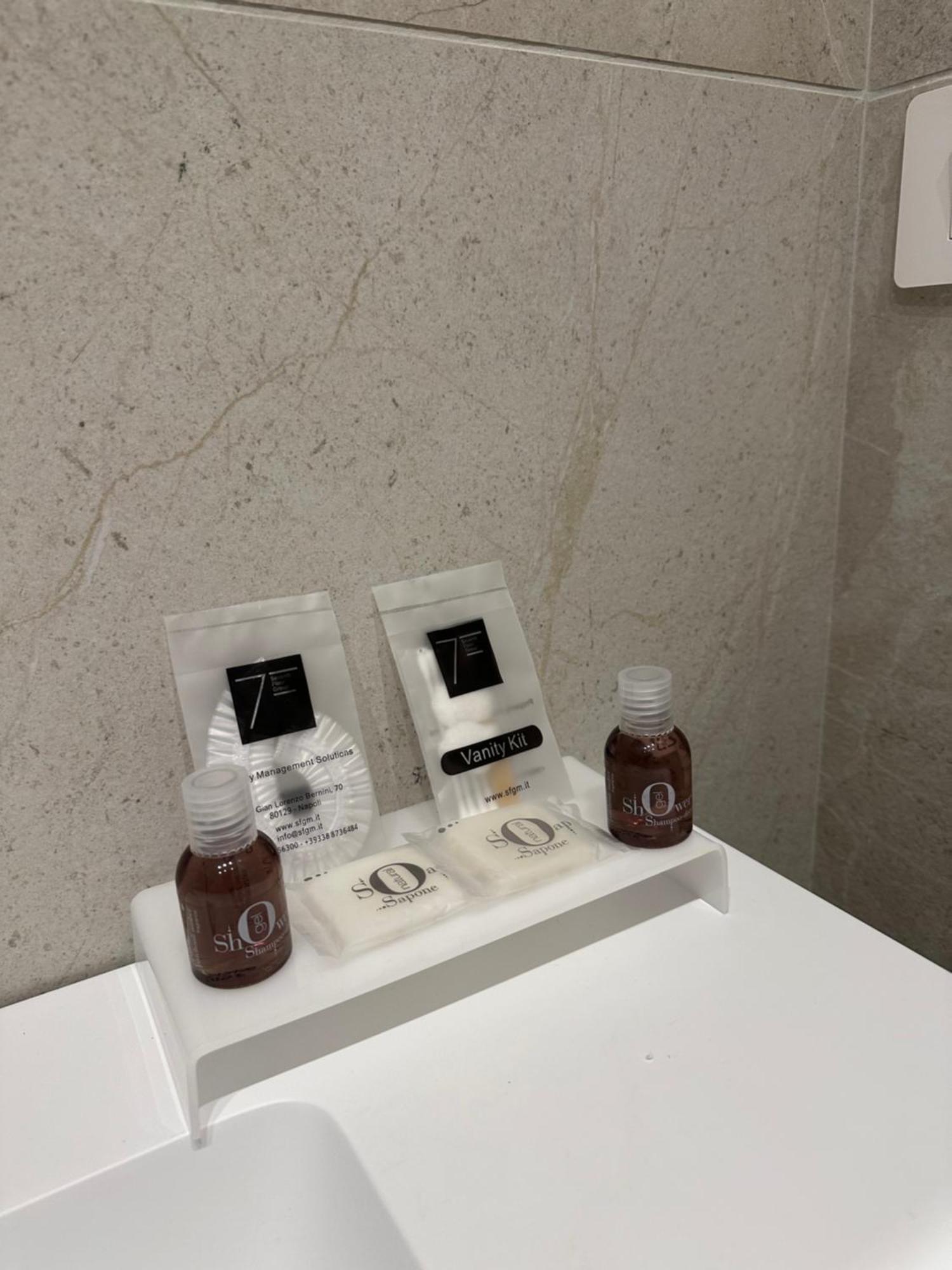 Hotiday Room Collection - Napoli Museo Suite Экстерьер фото