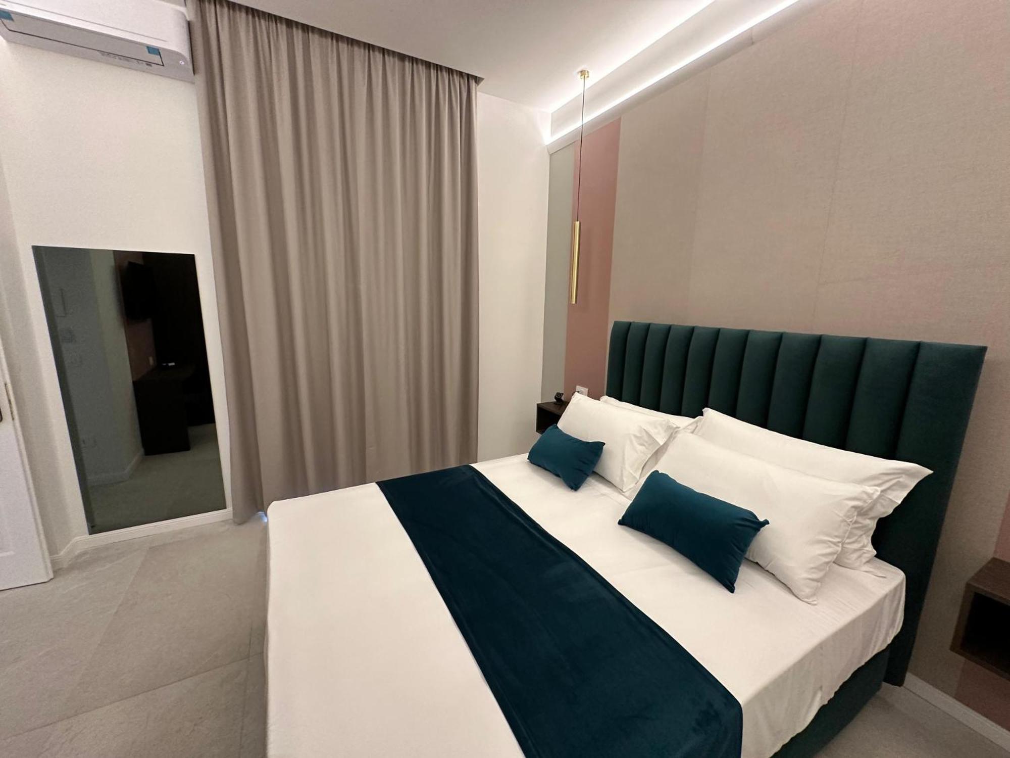 Hotiday Room Collection - Napoli Museo Suite Экстерьер фото