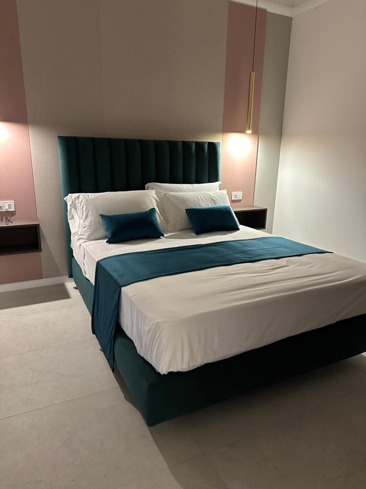 Hotiday Room Collection - Napoli Museo Suite Экстерьер фото