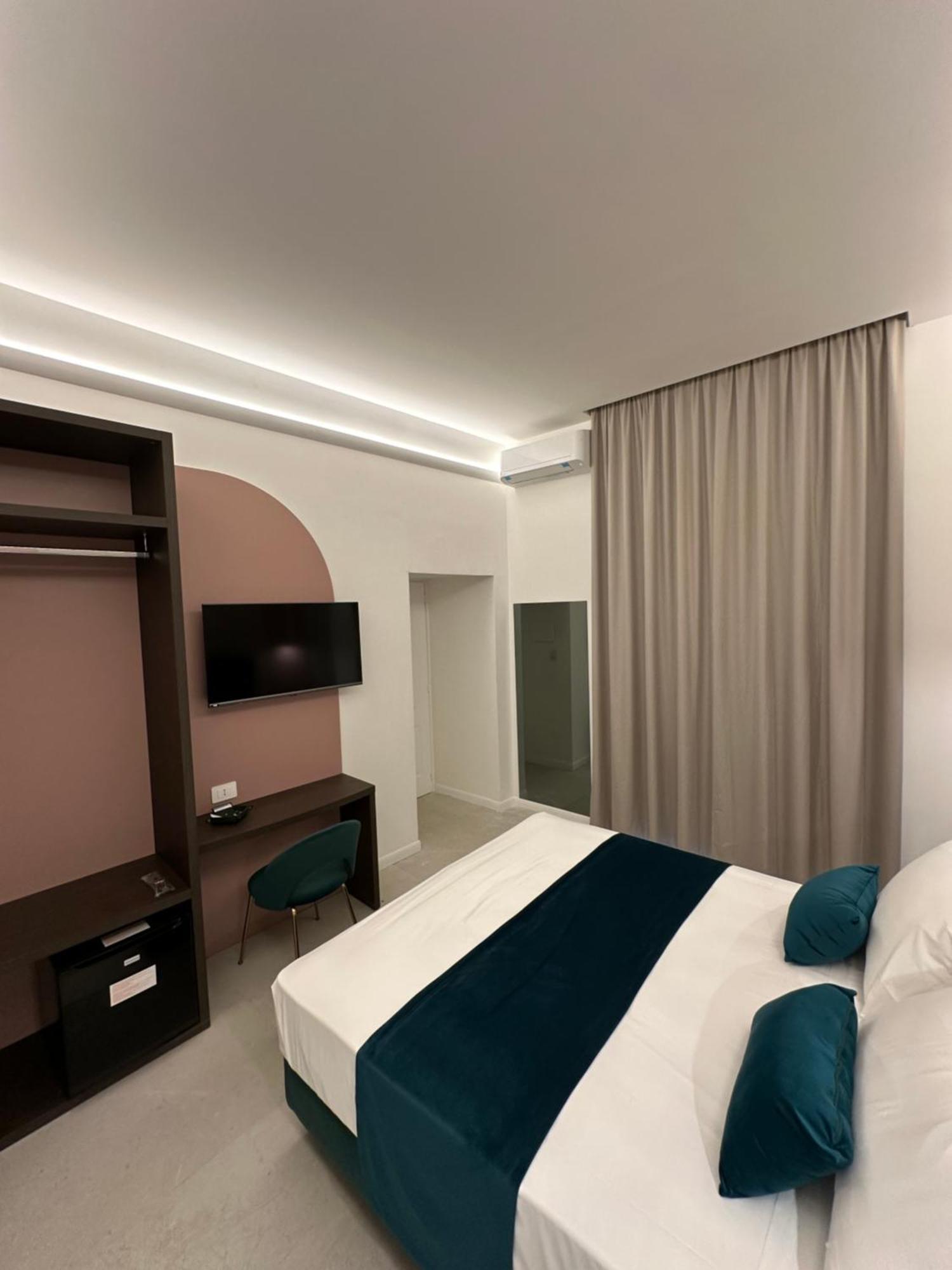 Hotiday Room Collection - Napoli Museo Suite Экстерьер фото