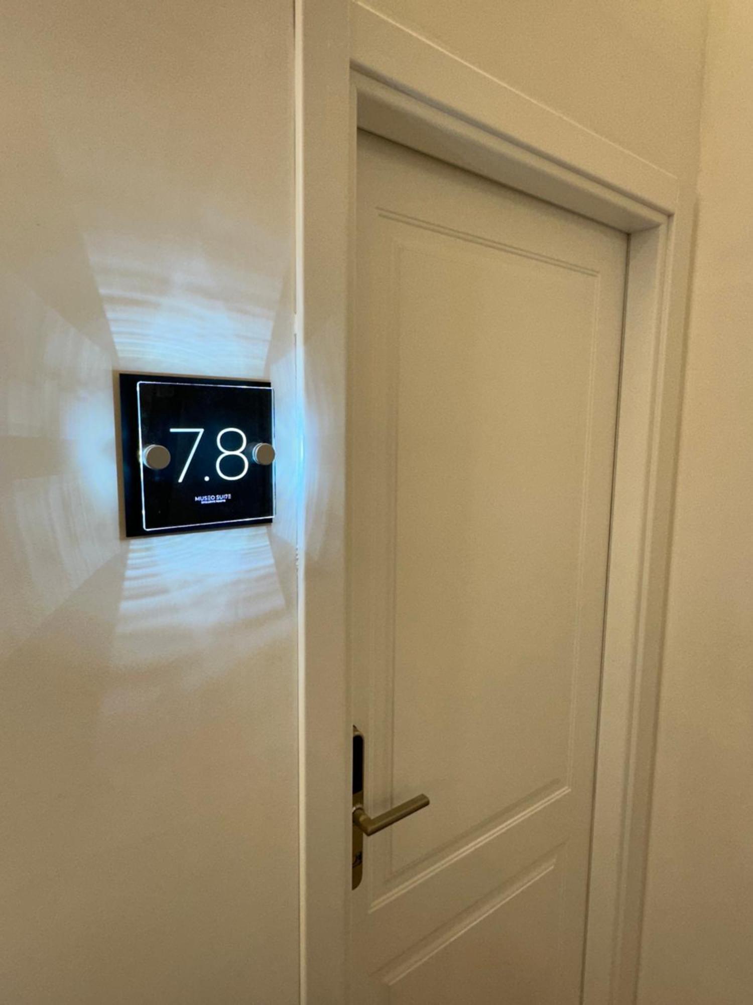Hotiday Room Collection - Napoli Museo Suite Экстерьер фото
