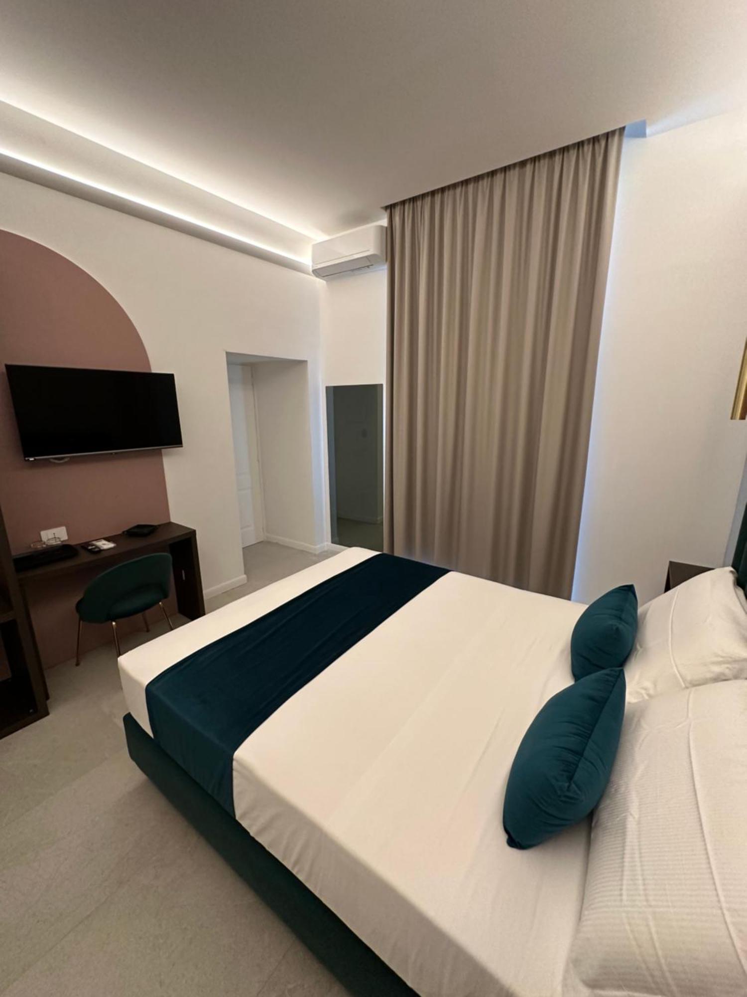 Hotiday Room Collection - Napoli Museo Suite Экстерьер фото