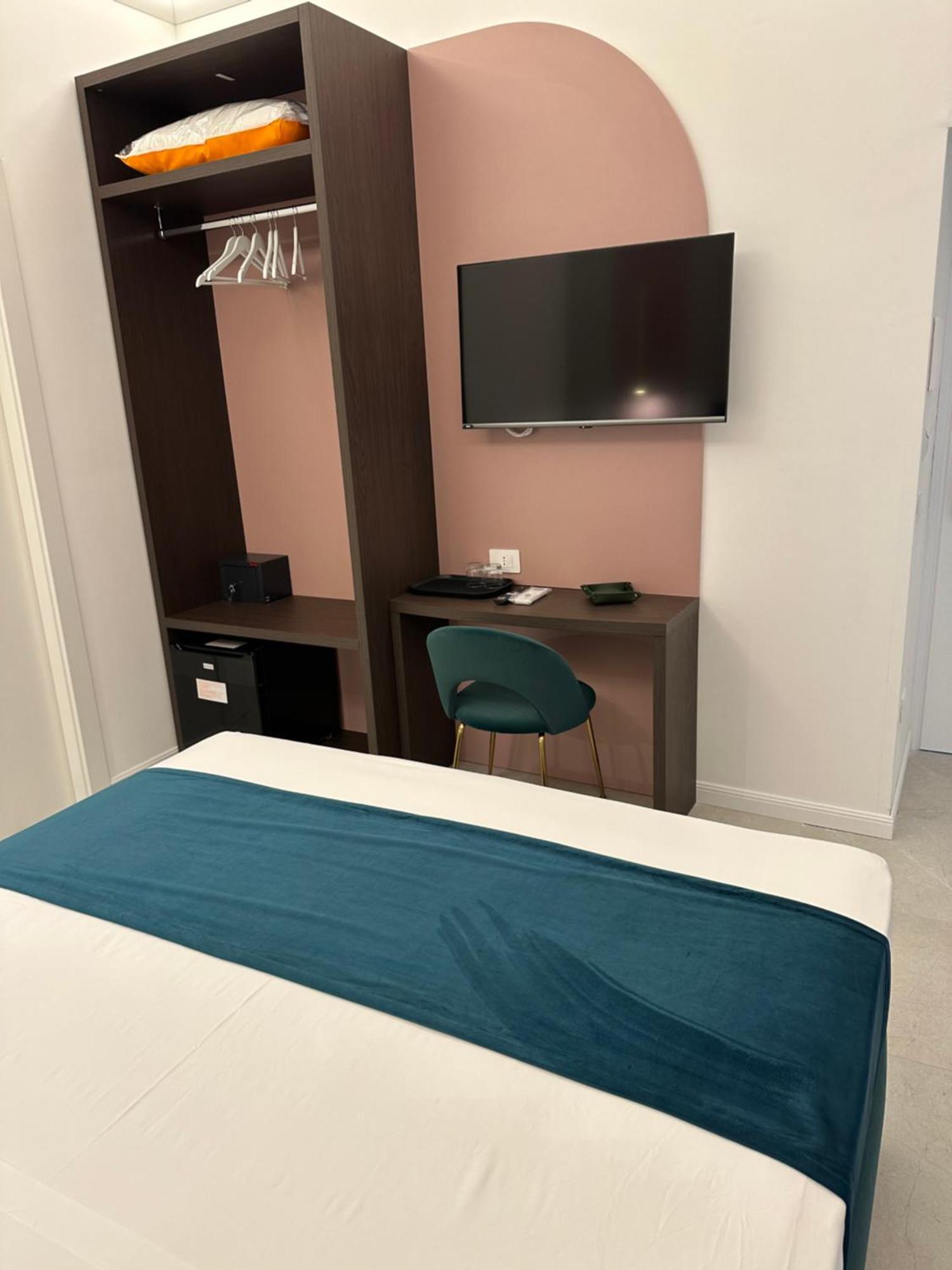 Hotiday Room Collection - Napoli Museo Suite Экстерьер фото