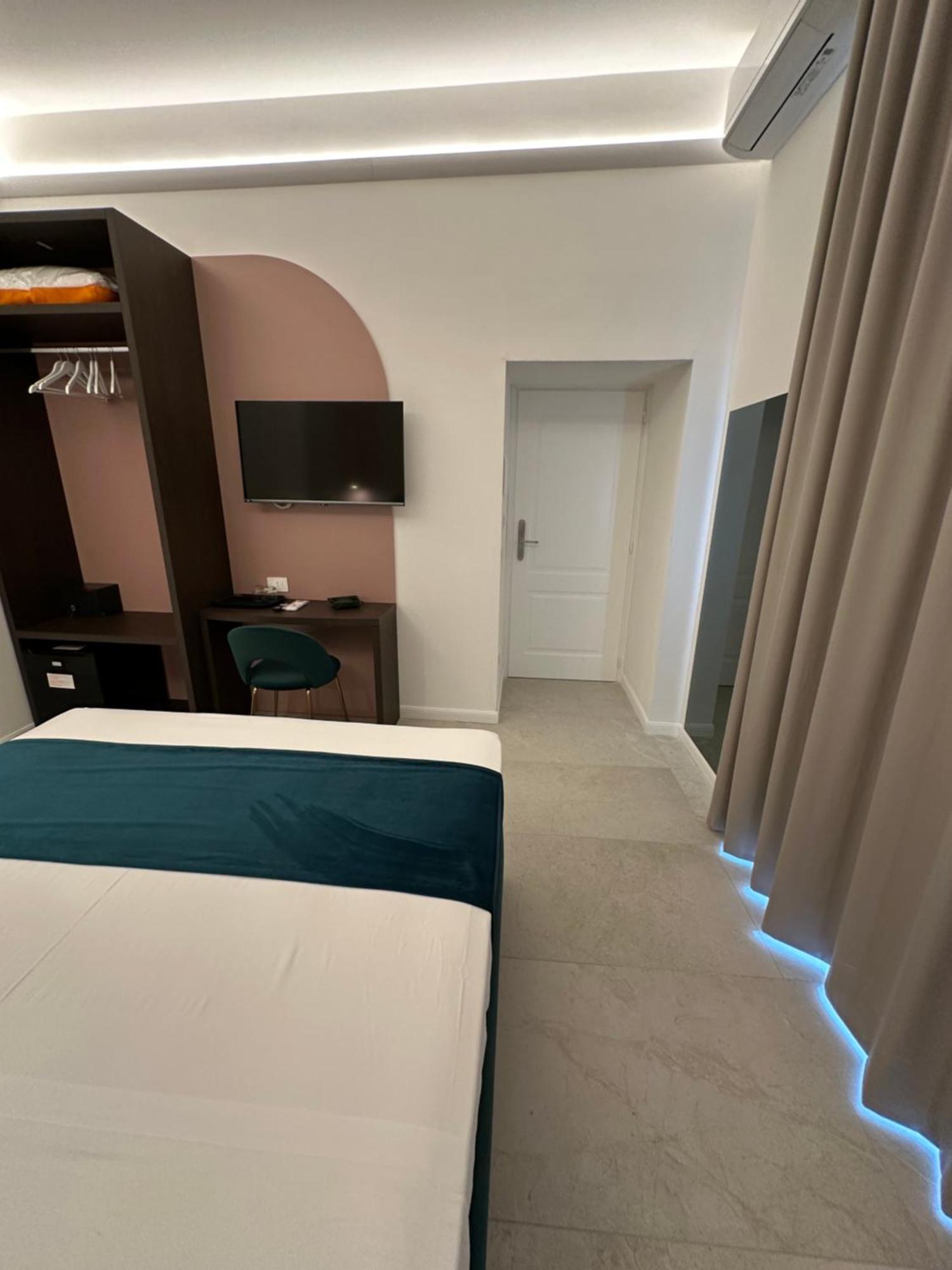 Hotiday Room Collection - Napoli Museo Suite Экстерьер фото