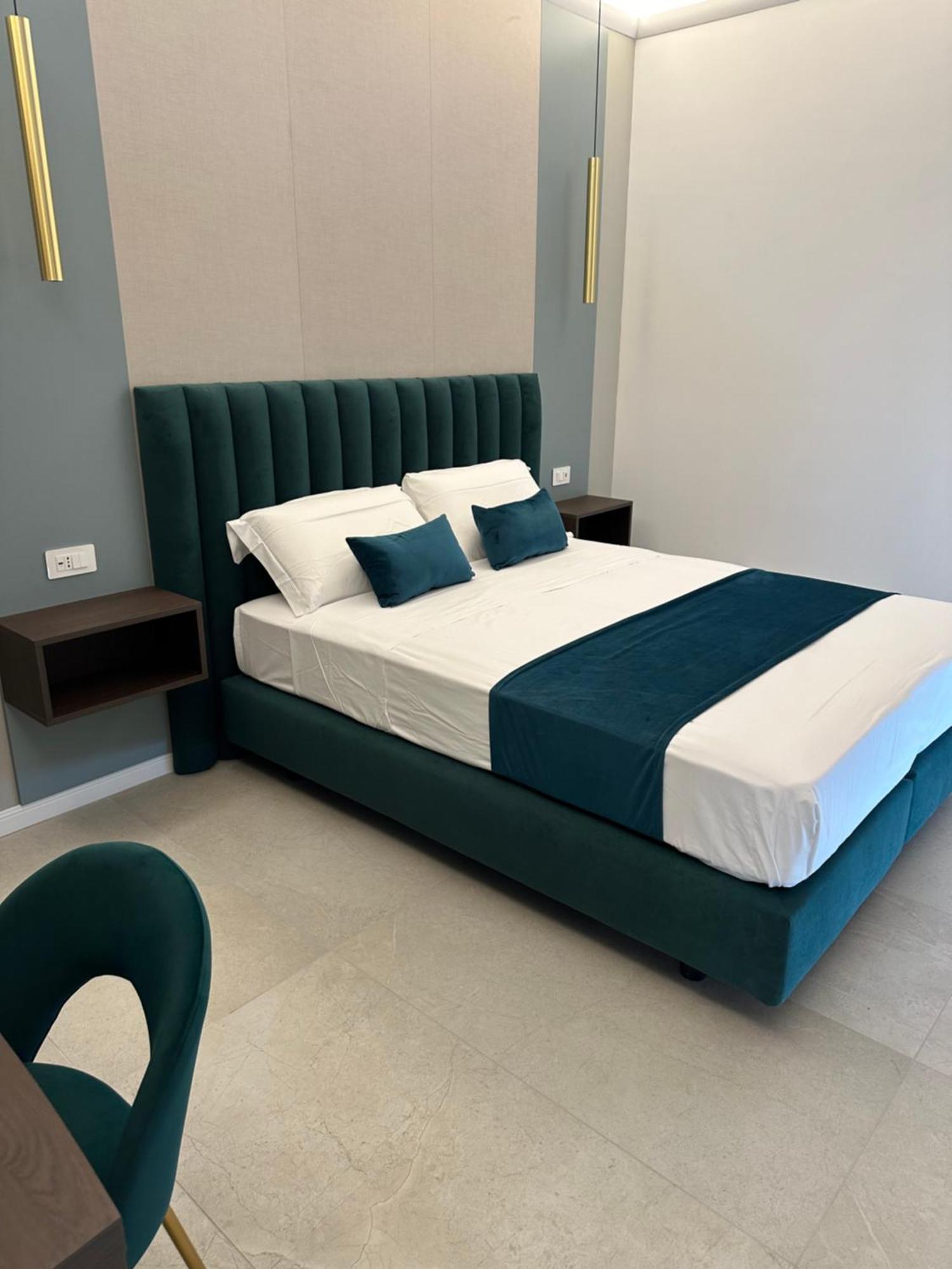 Hotiday Room Collection - Napoli Museo Suite Экстерьер фото