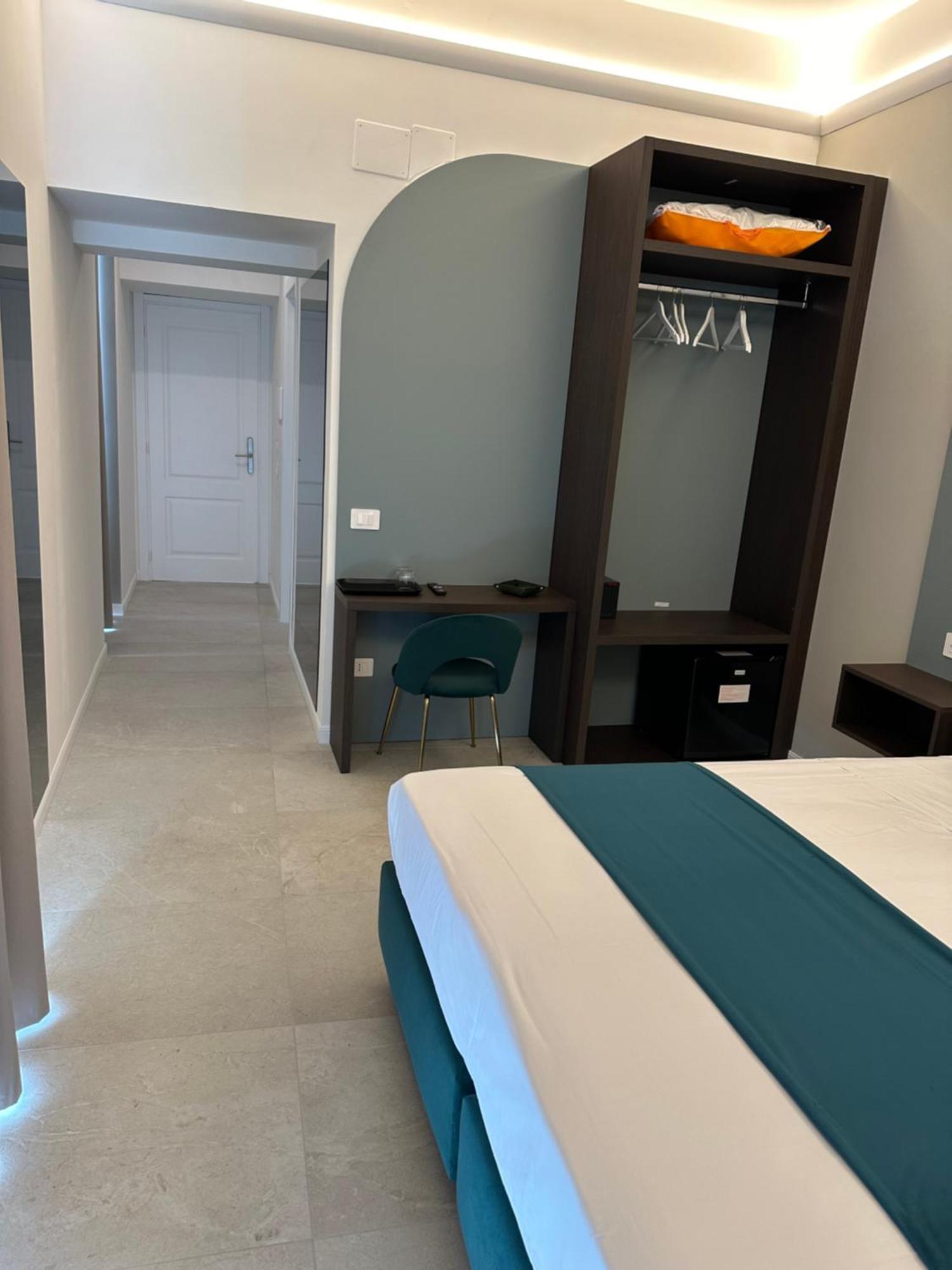 Hotiday Room Collection - Napoli Museo Suite Экстерьер фото
