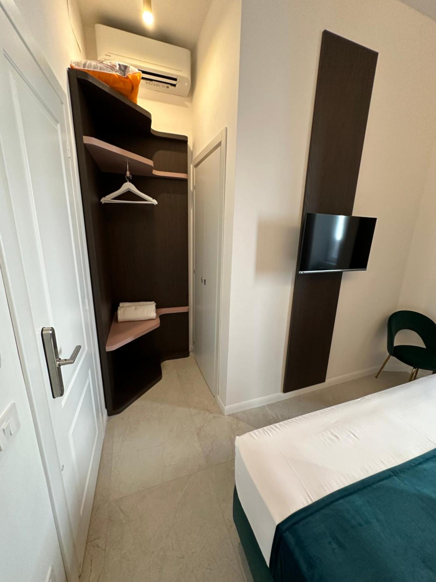 Hotiday Room Collection - Napoli Museo Suite Экстерьер фото