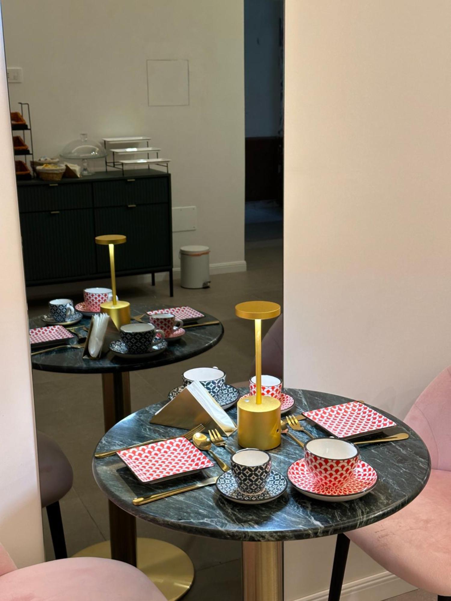 Hotiday Room Collection - Napoli Museo Suite Экстерьер фото